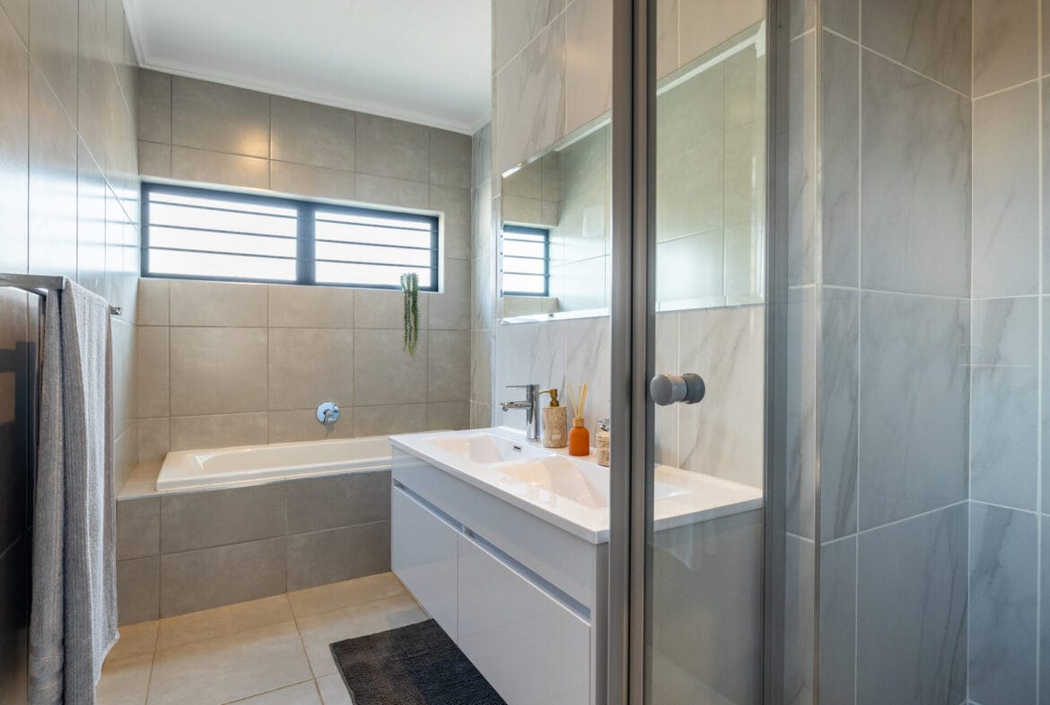 Modern Living in Waterfall – Secure 3-Bedroom Houses To Let